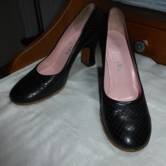 CHANEL BLACK LEATHER PUMPS 37.5-7 QUILTED Heels mules sandals slides slip on in - Picture 1 of 7